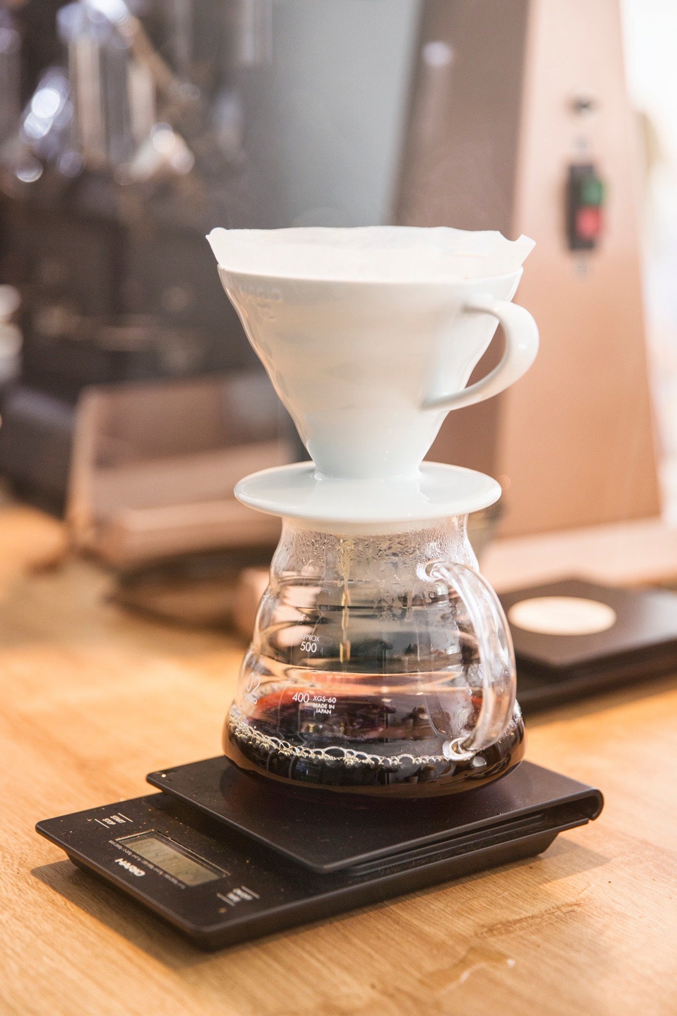 Filterkaffee im Handfilter zubereiten in der Hario V60